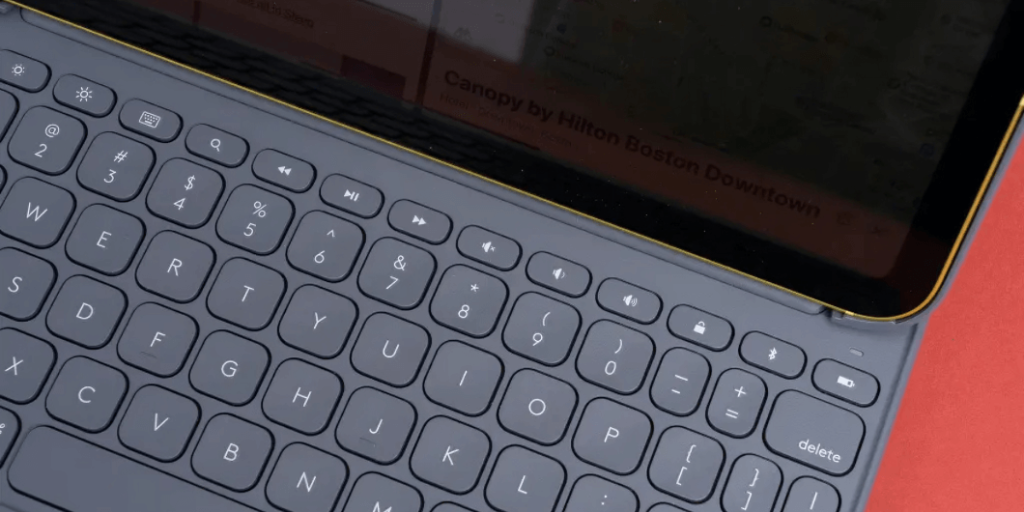 Smart Keyboard Folio Type Where and with Eases
